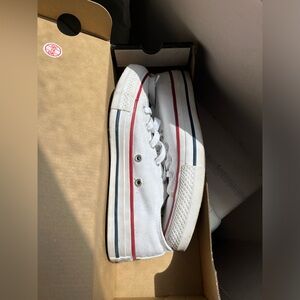 White Low top Converse